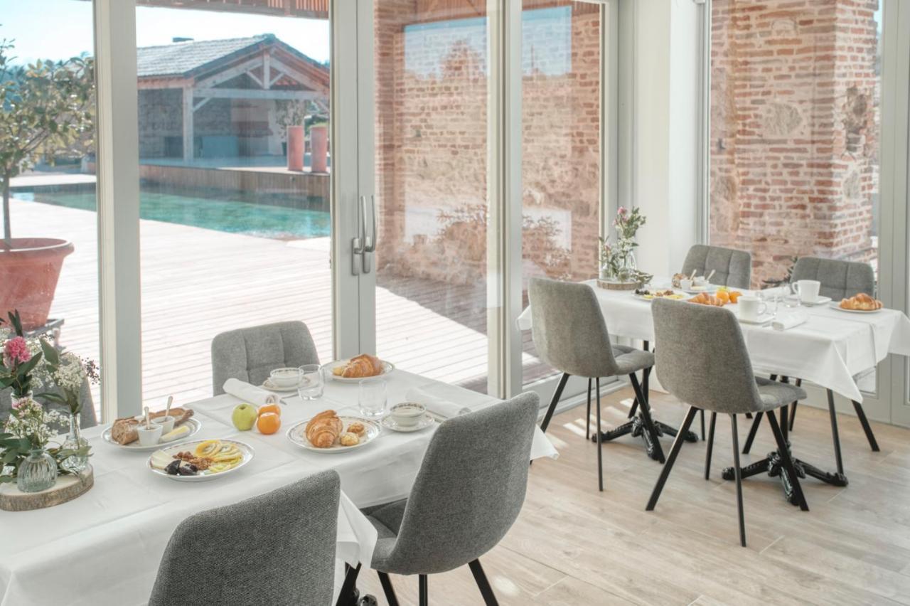 Escons Domaine De Charme Hotell Saint-Sulpice-sur-Leze Eksteriør bilde