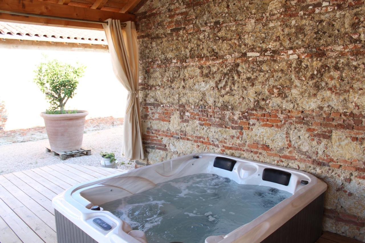 Escons Domaine De Charme Hotell Saint-Sulpice-sur-Leze Eksteriør bilde